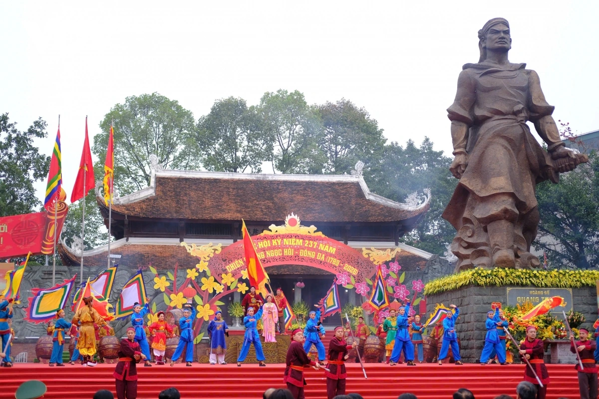 Chương trình gồm hai phần: Màn sử thi “Chiến thắng Ngọc Hồi - Đống Đa 1789” và “Mùa xuân khát vọng vươn mình”.