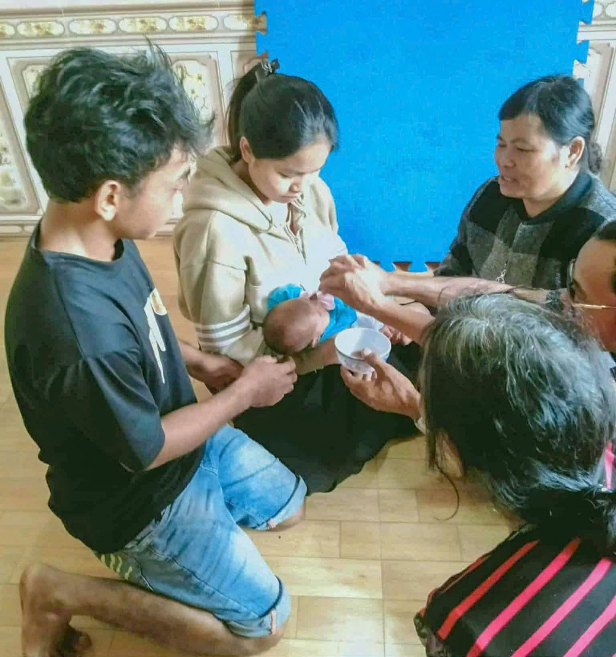 Mnuih khua thŭn bi anăn kơ hđeh