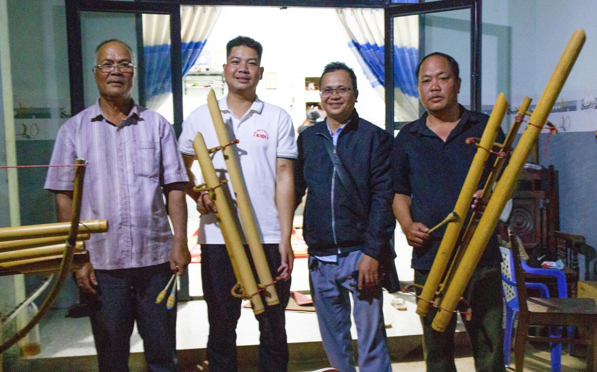 Ayong A Phin - Kơiăng khua ping gah plơi Đăk Giá 1 (mơnuih djă goong dong đut gah hnuă)