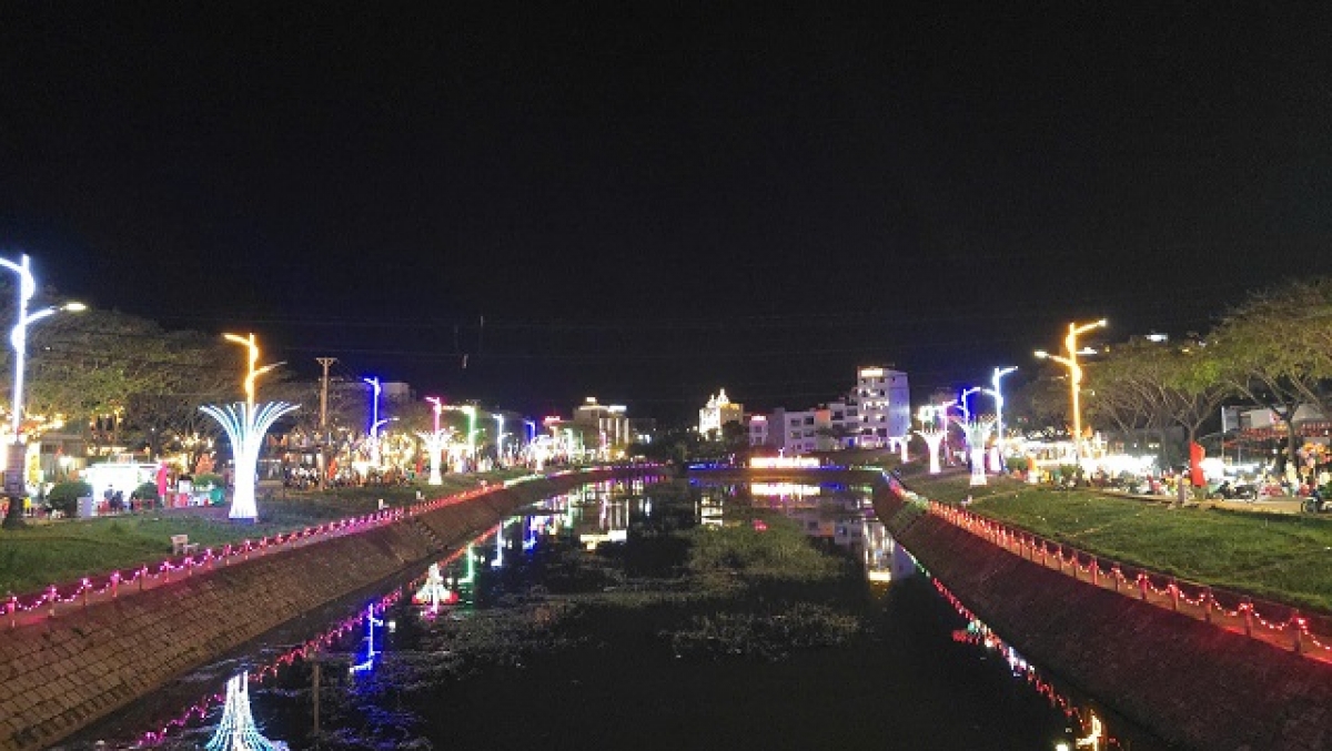 Tâi tâng kơphô̆ kong măng Chợ Nhỏ a têa plông Hội Phú, Gia Lai