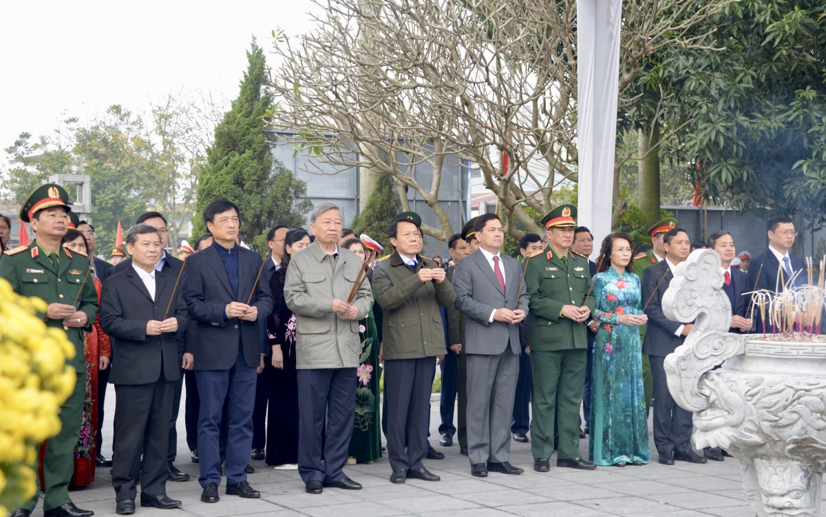 Mpoh su nhang Tổng Bí Thư Nguyễn Văn Cừ  
 
