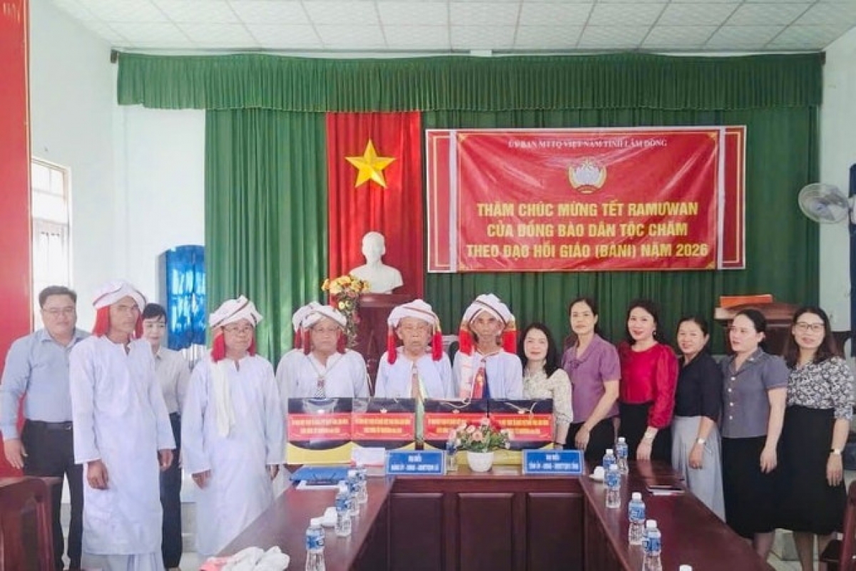 Karja payua alin kaya tal dom  acar halau janeng Awal harei Ramưwan