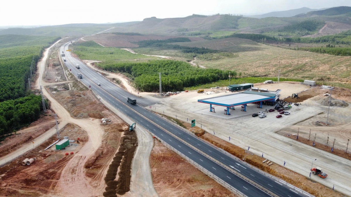 Các hạng mục thiết yếu của trạm dừng nghỉ Km594 cao tốc Vũng Áng - Bùng qua xã Trung Thuần cơ bản hoàn thiện - Ảnh: CTV