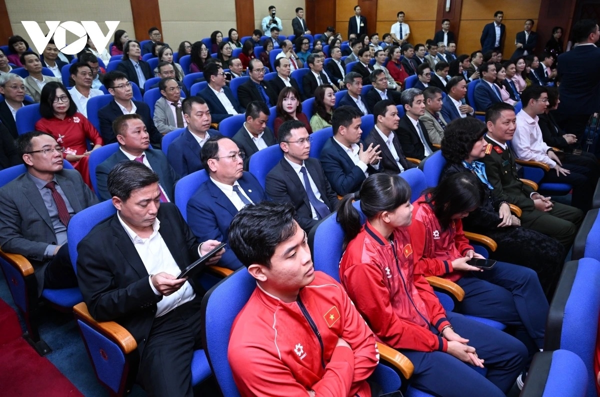 Các nhà văn hoá, trí thức, văn nghệ sĩ, nhà báo, phóng viên, vận động viên, huấn luyện viên, đại diện các doanh nghiệp văn hoá du dịch, doanh nhân tiêu biểu trong lĩnh vực Văn hoá Thể thao và Du lịch.