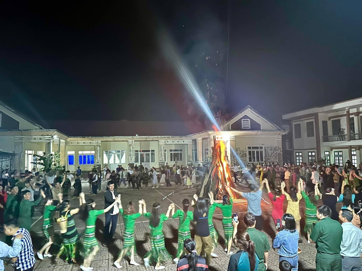 Khu tôu chêng pơlê Bu Prăng 1 tơrŭm xah hêi ƀă Mô đô̆i gak tíu tơkăng kong a cheăm Quảng Trực