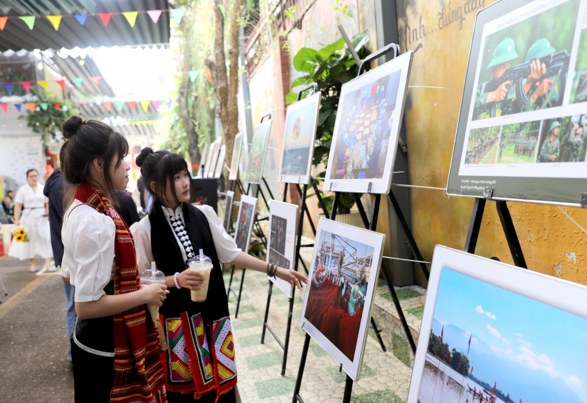 Ràng tơlik rùp niam chài mờ tơngume “Nhai pe tàm añ”