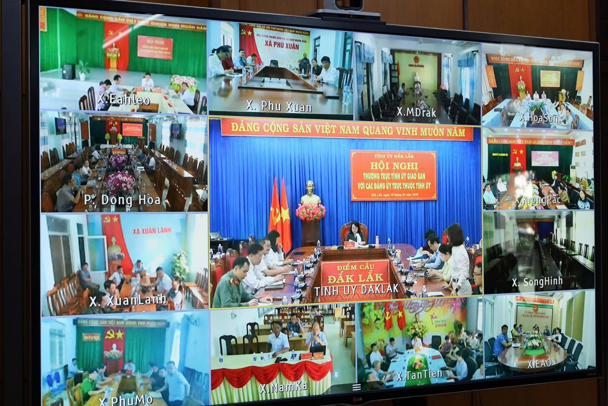 
Tơdrong hop akŏm kiơ̆ pơkăp kơtă păng trư̆k tuyê̆n hăm 102 xah