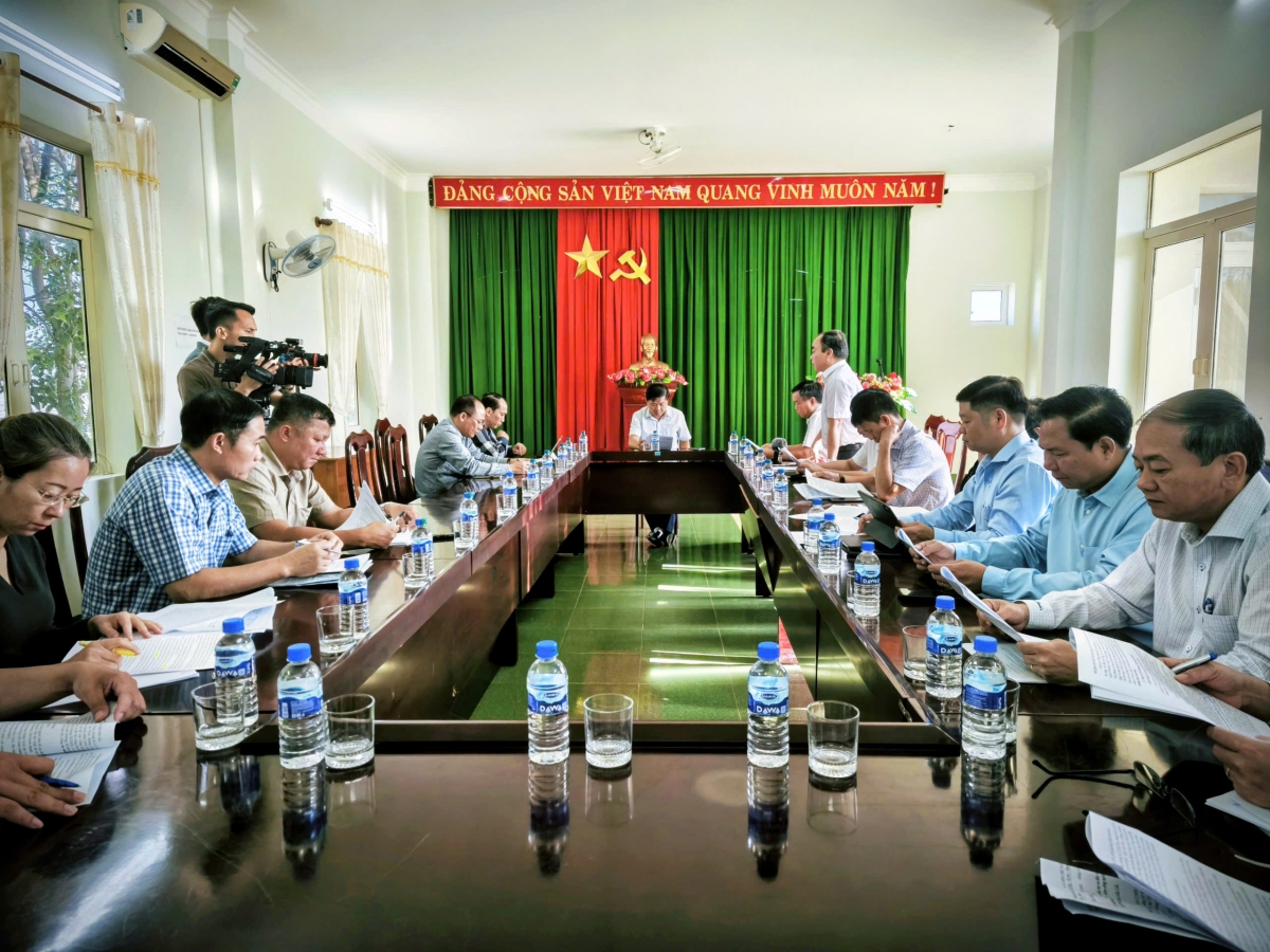 Bí thư Tỉñ ủy càr sồr lơh tàm dơ̆ lòt sền