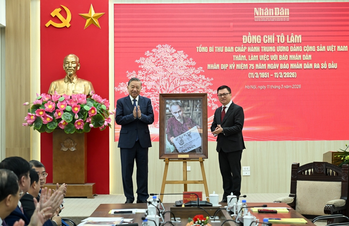 Tổng Bí thư Tô Lâm năm ngôi păng bơ̆jang hăm Hla ar tơroi Kon pơlei