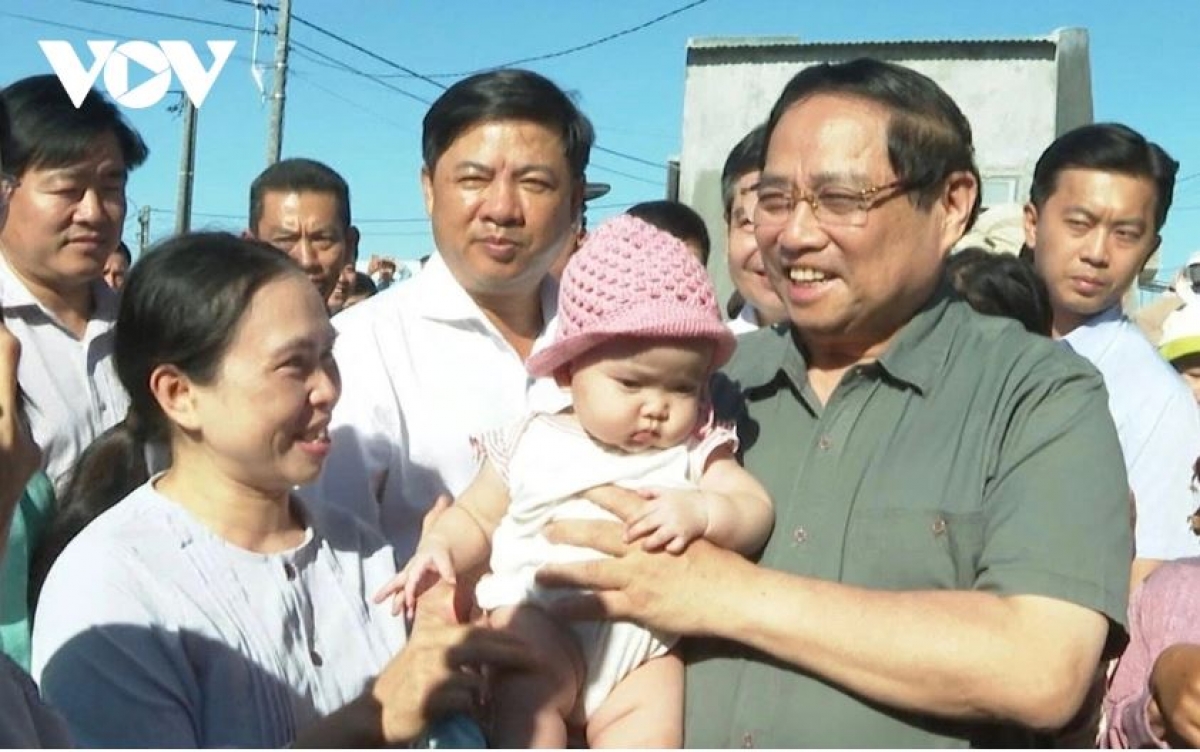 
Thủ tướng Phạm Minh Chính năm ngôi tơ̆ dôm ŭnh hnam kon pơlei tơ̆ tơring oei hle Quảng Đức, xăh Tuy An Nam