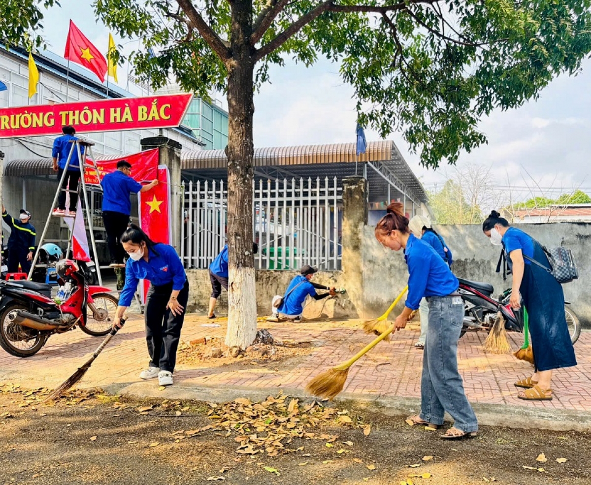 Hơdruh tơdăm hơpuih hơmet rơgoh tơ̆ dôm hơnih tăh kơphiê̆u