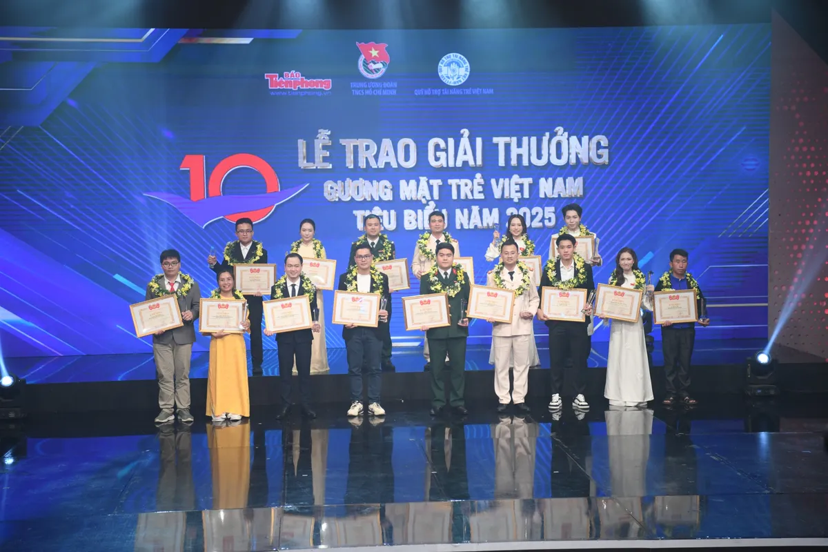 Trung uong Ndoan peih bruk pahadar 95 thun padang Ndoan Dam dara Cong San Ho Chi Minh