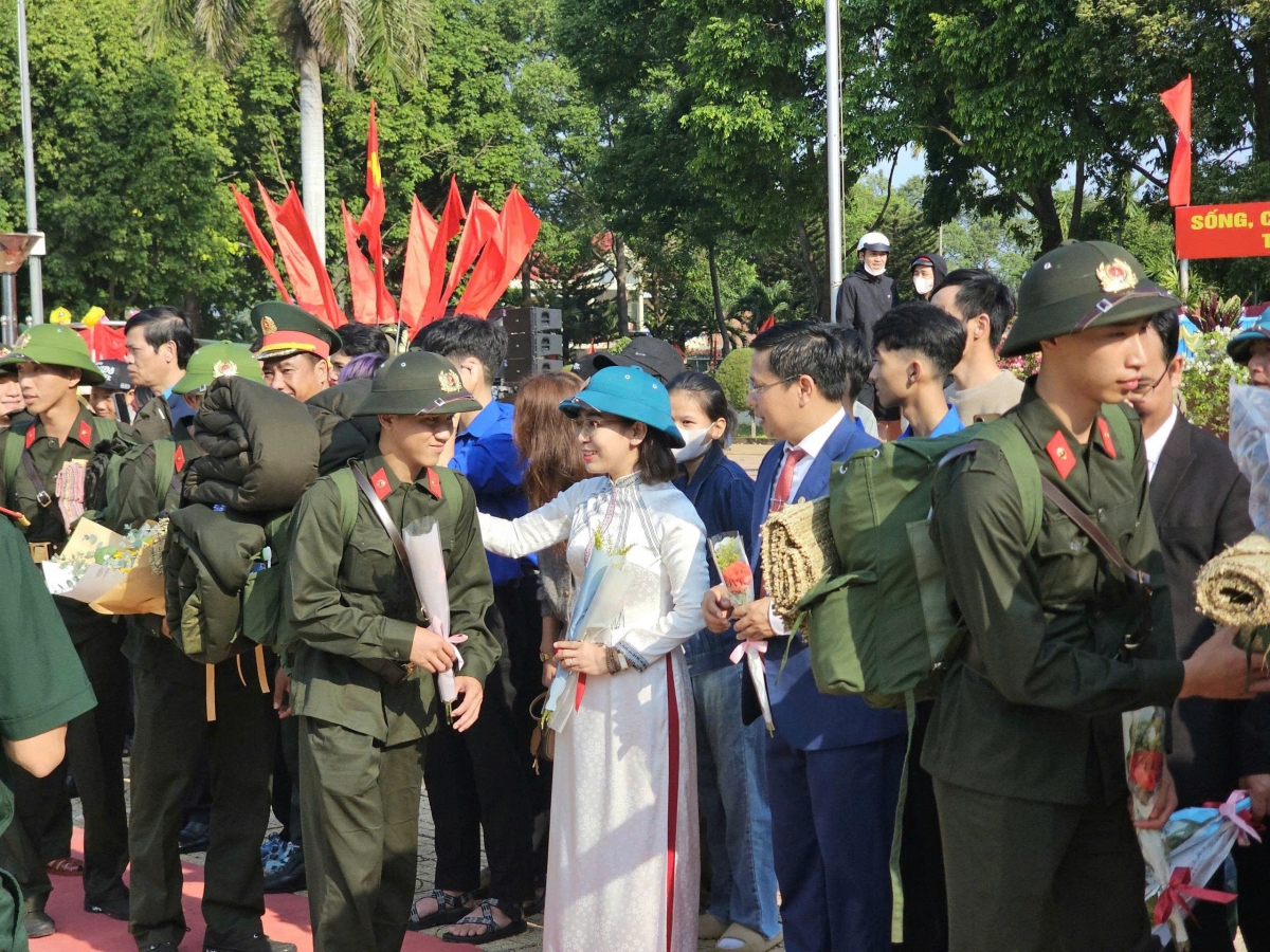 Yă H’Giang Niê, Khua git gai Ping gah, Khua jơnum min pơ ala mơnuih ƀôn sang să Ea M’Droh amăng hrơi ĕp pơmut mơnuih nao ngă tơhan