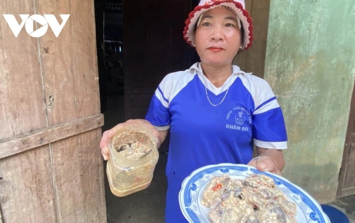 Món cá muối ủ chua.