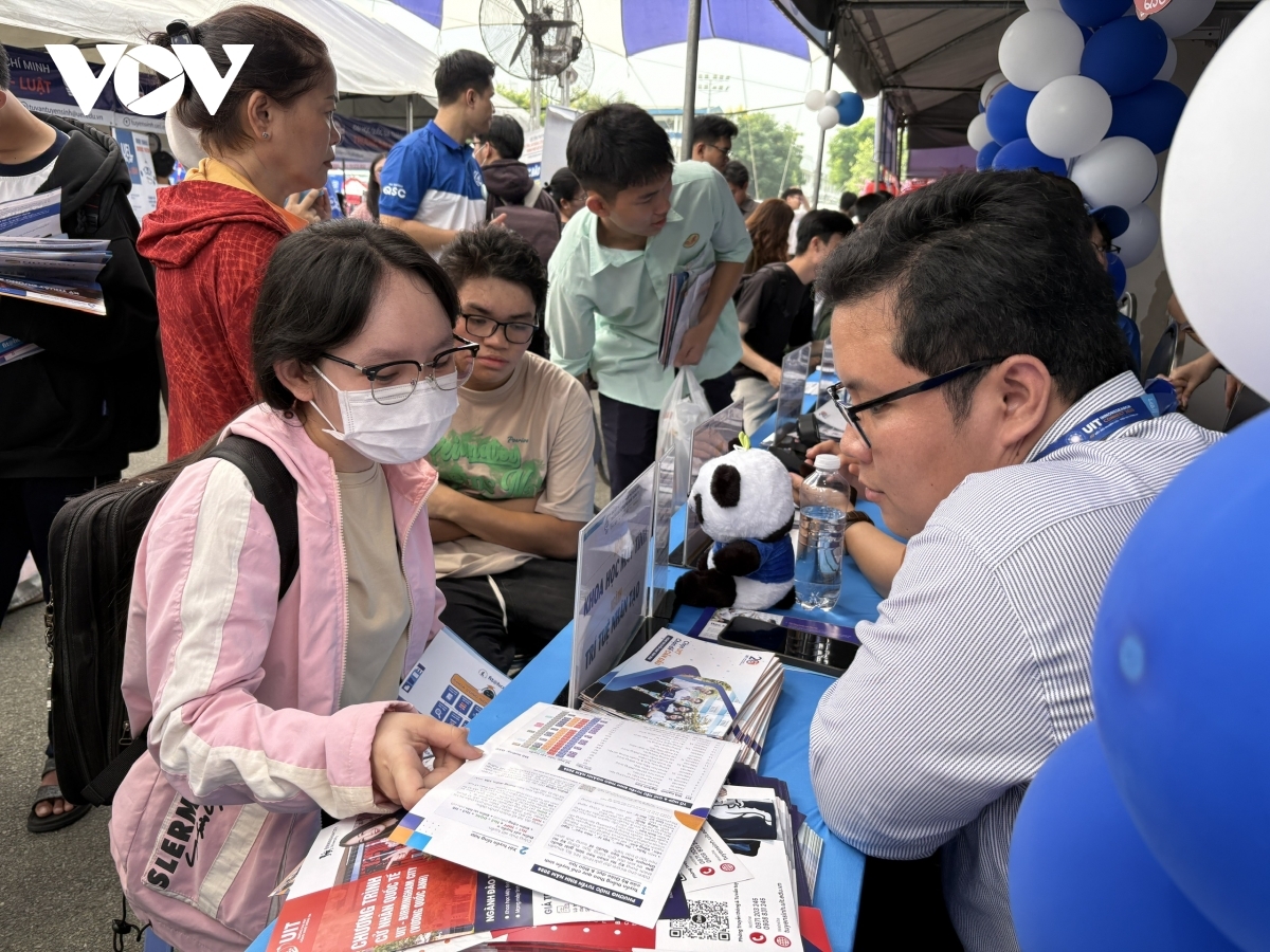 Anek saih duah thau ka gah bac hadah krah glo akaok menuac urang di Sang bac Dai hoc Kong nghe khau tin