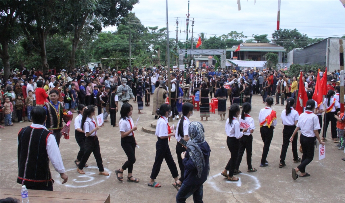Anek saih tamia haong dom nghe nhan
