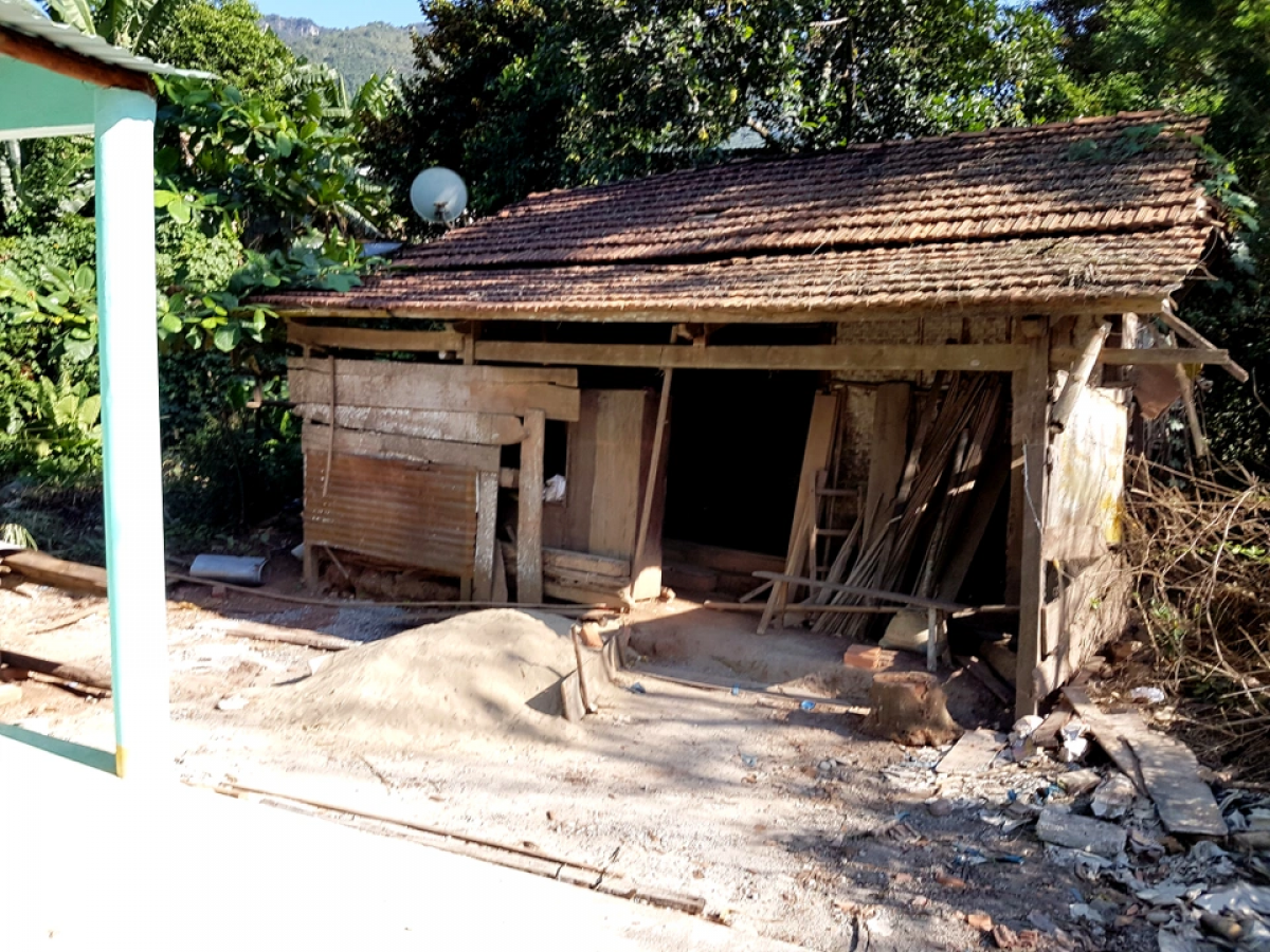 Baoh sang kathaot khin hu daong brei oh daok baoh sang taik tahak brei ngak hagait