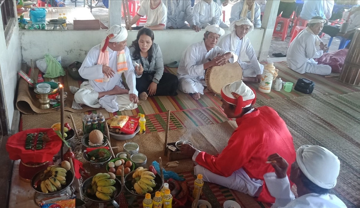 Labik duh paling yang di Adat Tamia juak apui di urang Cam