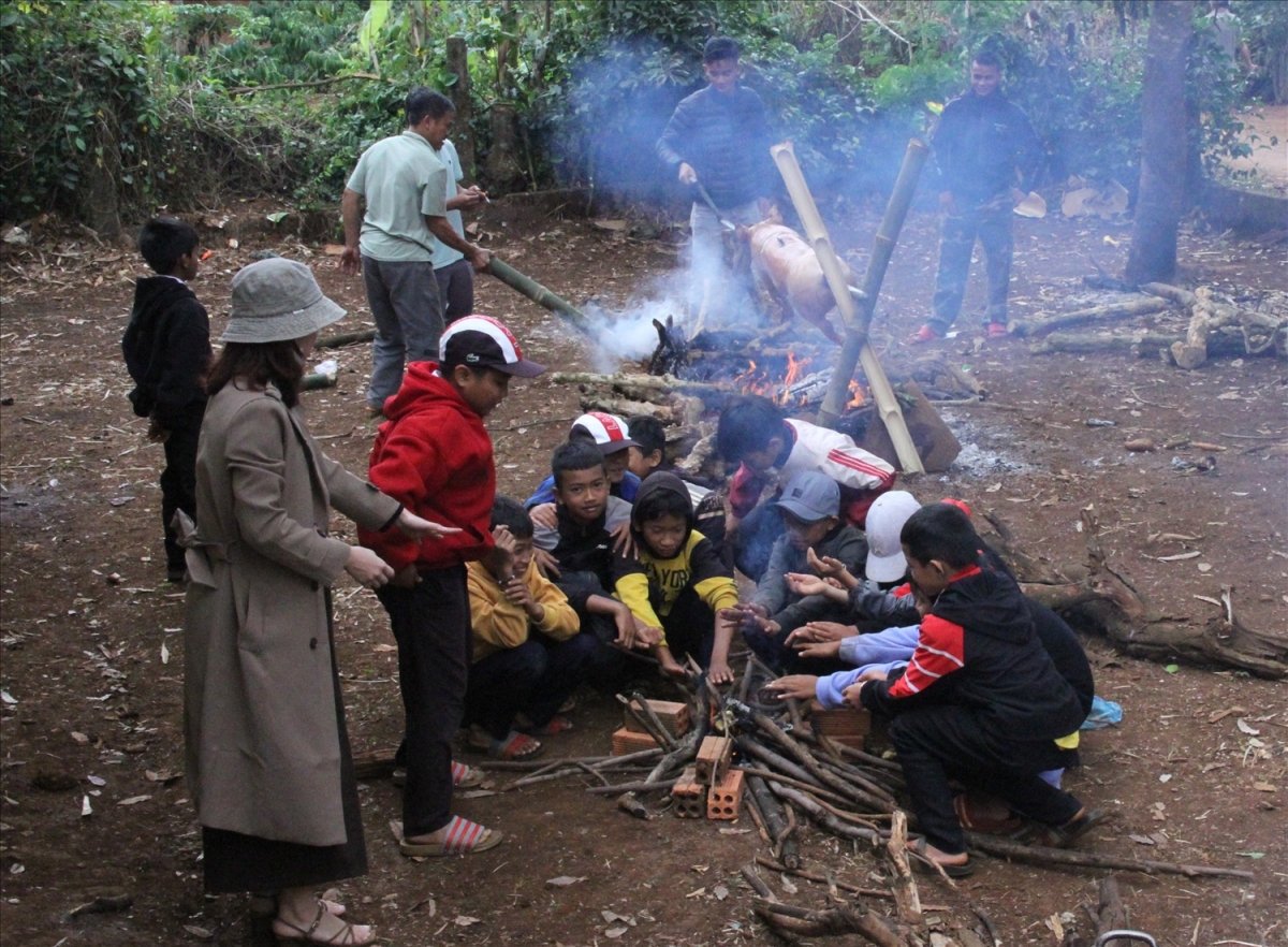 Anek saih SeDang di Sang bac Tieu hoc Trưng Vương ba drei tame adat Uan akaok padai bahrau