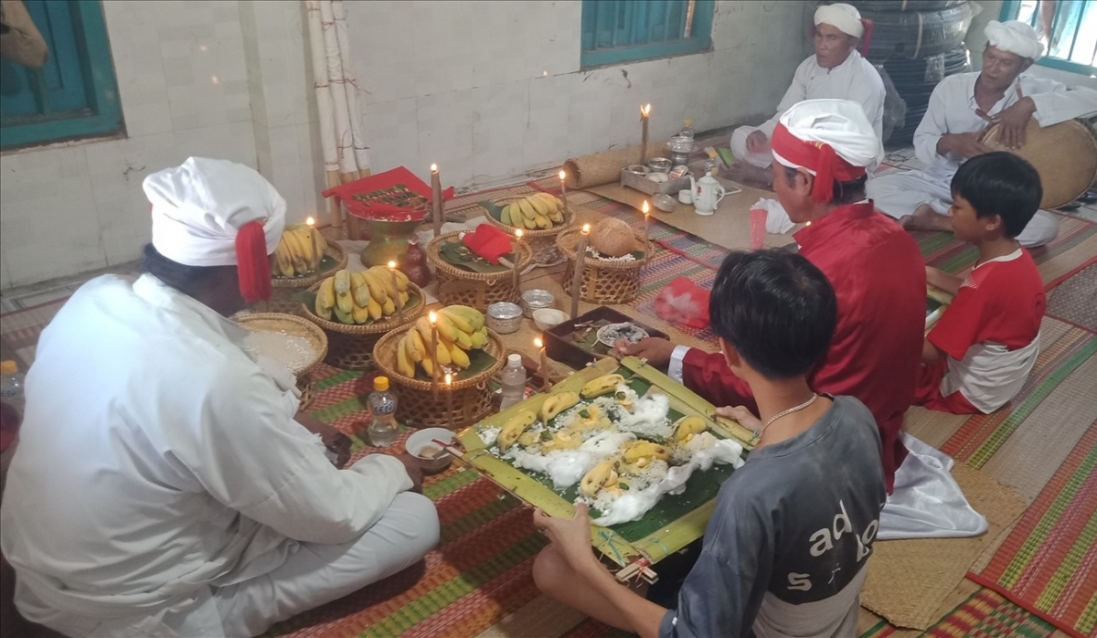 Adat tamia palao pasah dalam Adat ngak yang akaok thun di Cam Ahier