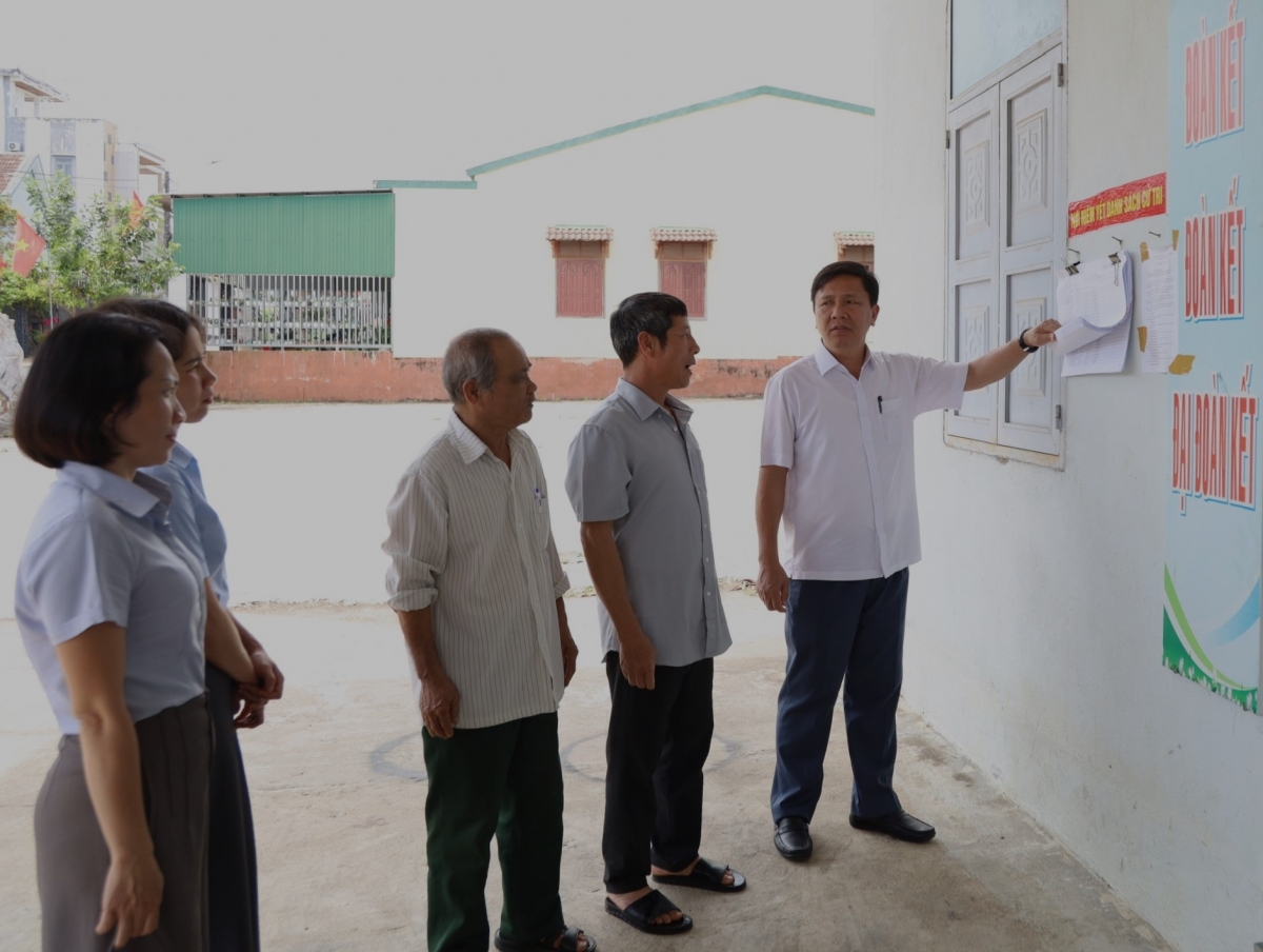 
Hơnih bơ̆ jang pôk rơih tơring M’Drak, dêh char Dak Lăk dăr lăng bơ̆ jang hơmet ăn pôk rơih.