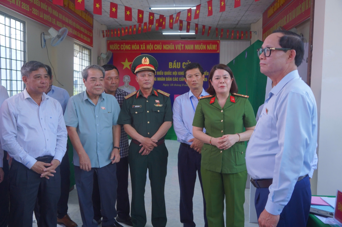 Pơhlom tơlơi rơnuk rơnua, hơđong bơwih brơi bruă ruah khua ƀơi Cần Thơ