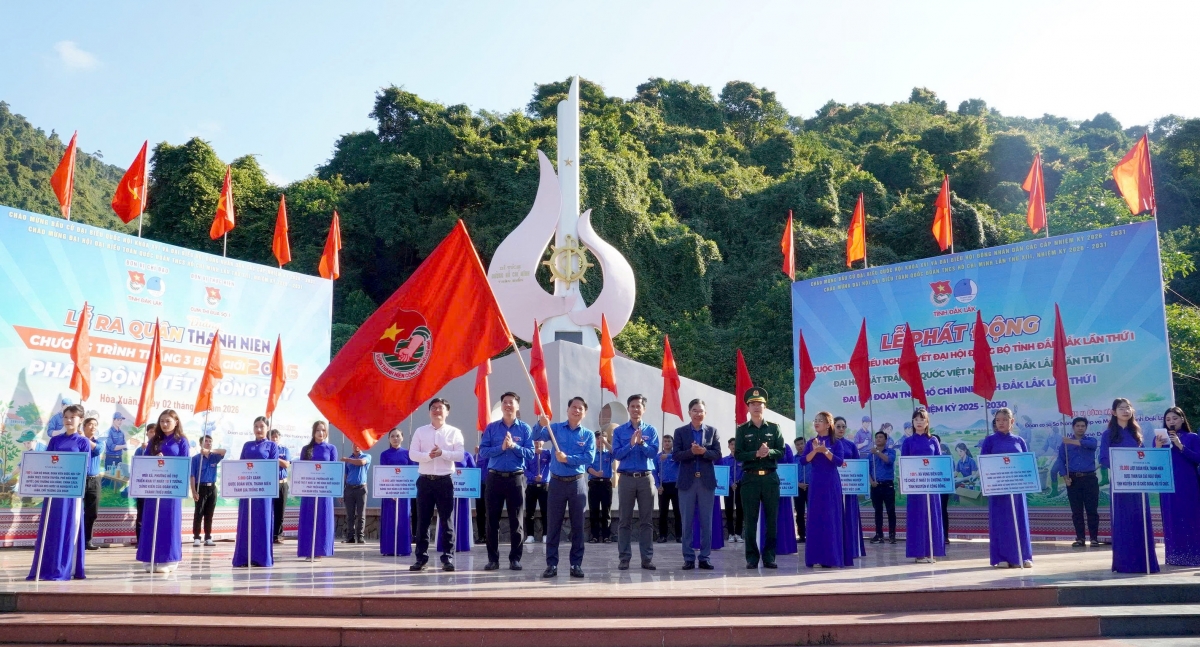 
 Tỉñ đoàn Dăk Lăk bơyai lơh dơ̆ ai cau lik lòt lơh broă Nhai ơruh pơnu