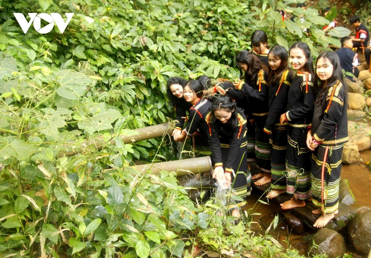 Ayat Damneiy tapen ia pambuak pagam haong urang jayah yam tabiak meng akayat di urang Randaiy