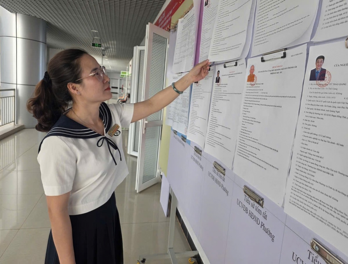 Nâ Nguyễn Thị Cẩm Vân ti tăng plĕng ‘na mâu kăn teăng mâ ki tơbriât to pro kăn