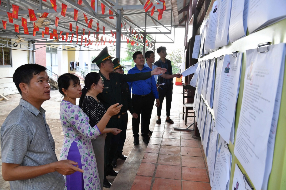 Mơngế ki tâ phĭu hlê plĕng nhên tơdroăng mâu ngế ki tơbriât to pro kăn hdrối vâ rak xo kơtâ phĭu dêi tơná