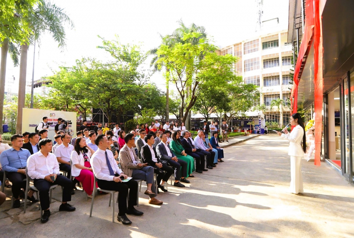 Theo đề xuất, sẽ có 9 nhóm đối tượng được
hưởng lương, phụ cấp áp dụng mức lương cơ sở (ảnh minh họa)