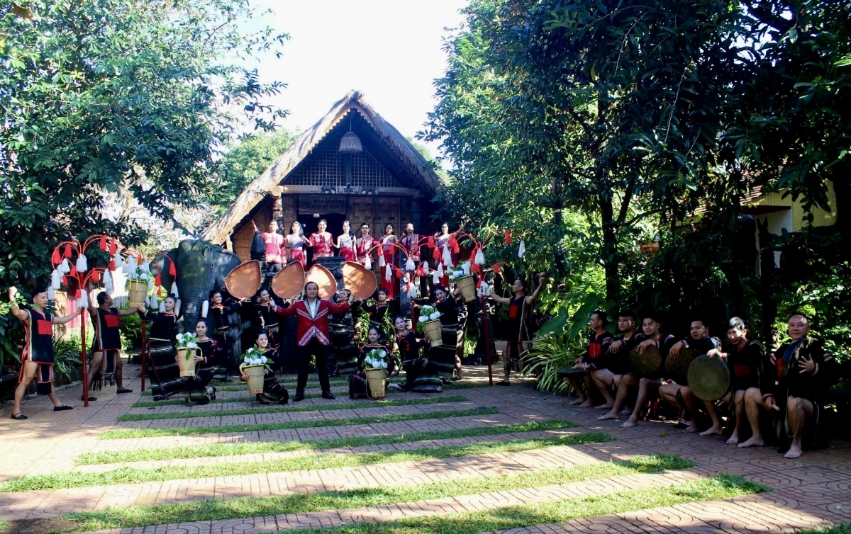 Phía Tây tỉnh Đắk Lắk với các buôn làng sở hữu không gian văn hoá cồng chiêng, được định hướng phát triển du lịch cộng đồng