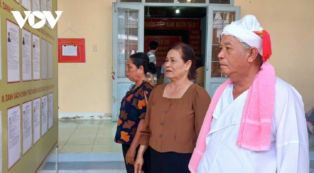 Dom bhum palei bhum urang bangsa takik chreih chrai ka harei palih ruah.