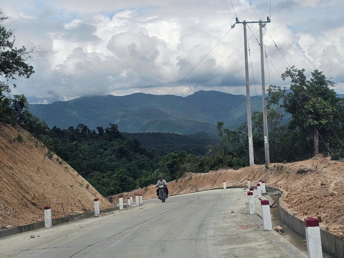 Trong bê tông têh hvi lĕ dơi ntuh kơl tât ƀon Canh Tiến
 