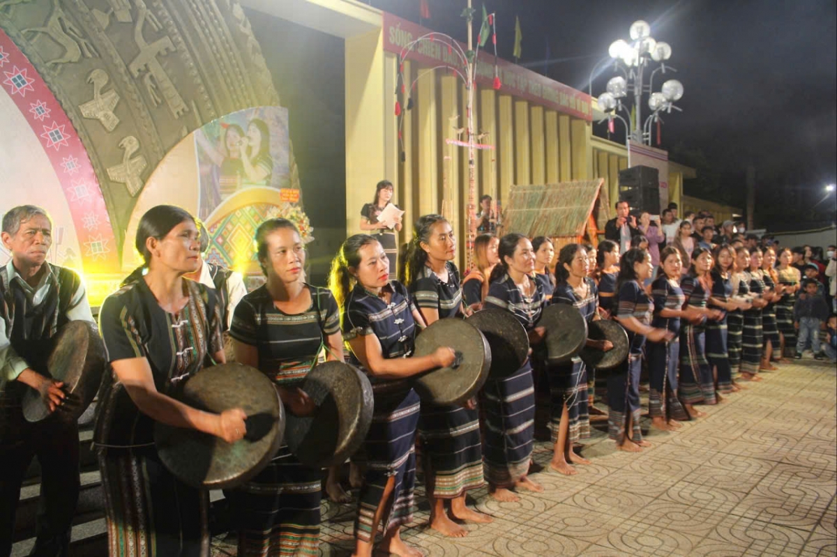 Grup čing hơgor đah kơmơi Bồ Liêng Đinh Văn Lâm Hà