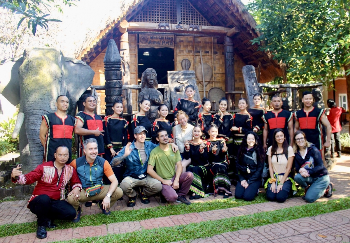 
Năc lòt nhơl chờ hờp sền gĭt bơhiàn niam chài is niam ngan tàm ƀòn Ako Dhông