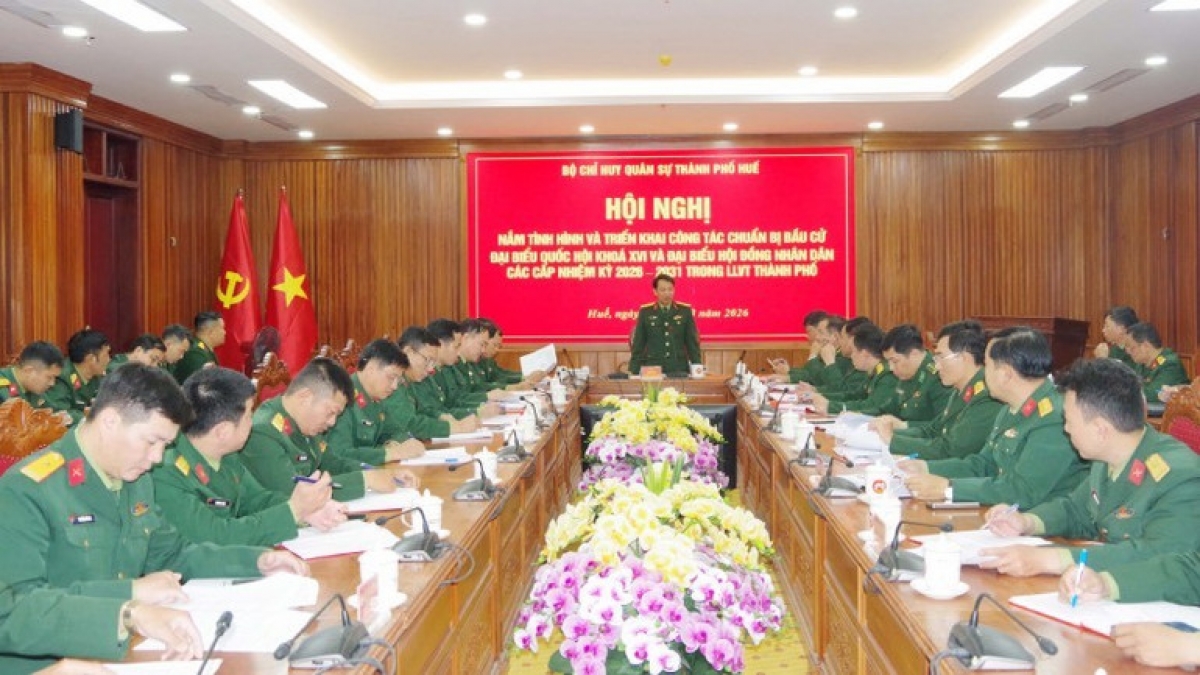 Lãnh đạo Bộ Chỉ huy quân sự thành phố giao nhiệm vụ cho các cơ quan, đơn vị.