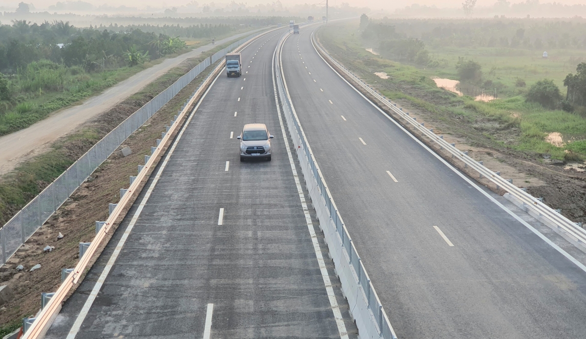 Khi các tuyến cao tốc miền Tây thông suốt, ĐBSCL cũng bước sang một trang mới