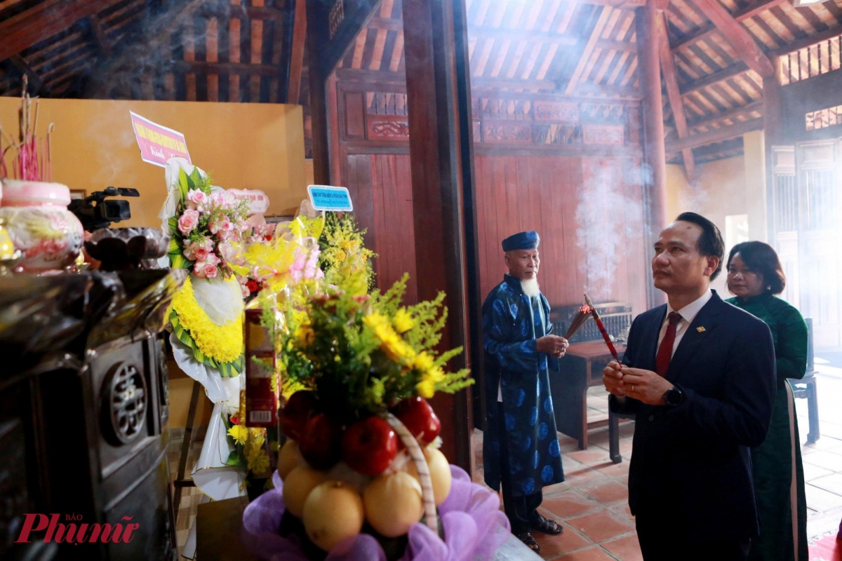 Lãnh đạo TP Đà Nẵng dâng hương tưởng niệm 100 năm ngày mất nhà yêu nước Phan Châu Trinh