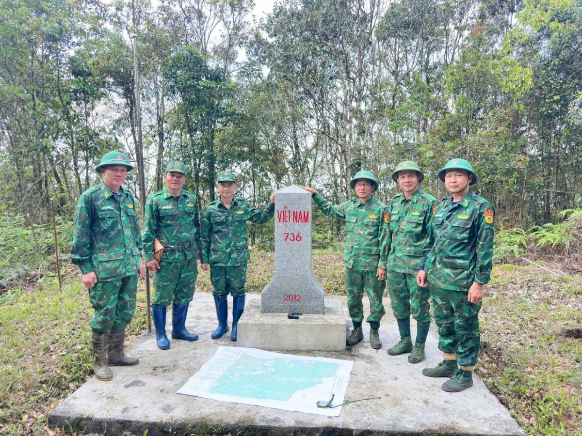 Ban Chỉ đạo công tác biên giới thành phố Đà Nẵng và Ban Chỉ đạo công tác biên giới tỉnh Quảng Ngãi kiểm tra thực địa tại mốc 736.