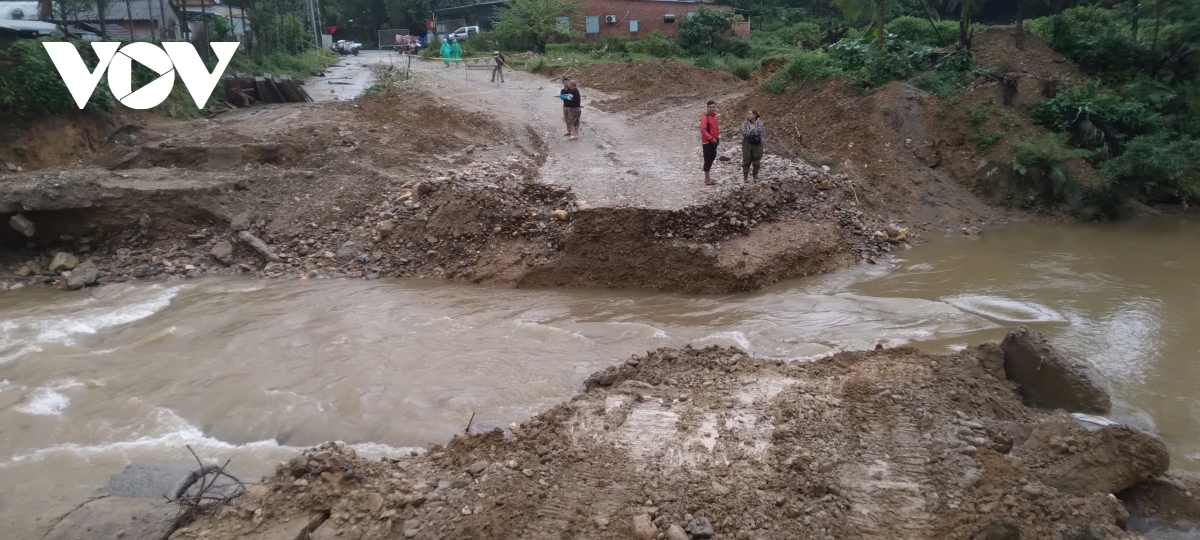 Người và phương tiện không thể qua lại khu vực này