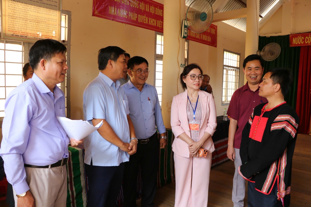 
Ƀok Lương Nguyễn Minh Triết athei rim tơring atŏk kơtang rim tơdrong jang pơting dih băl, pơjing đei jơ ‘năr chơt hơ iă ‘nă hal lơ̆m kon pơlei, tơgop pơgơ̆r jơnei năr leh tih kơ pơđĭ lơ̆m kon pơlei.