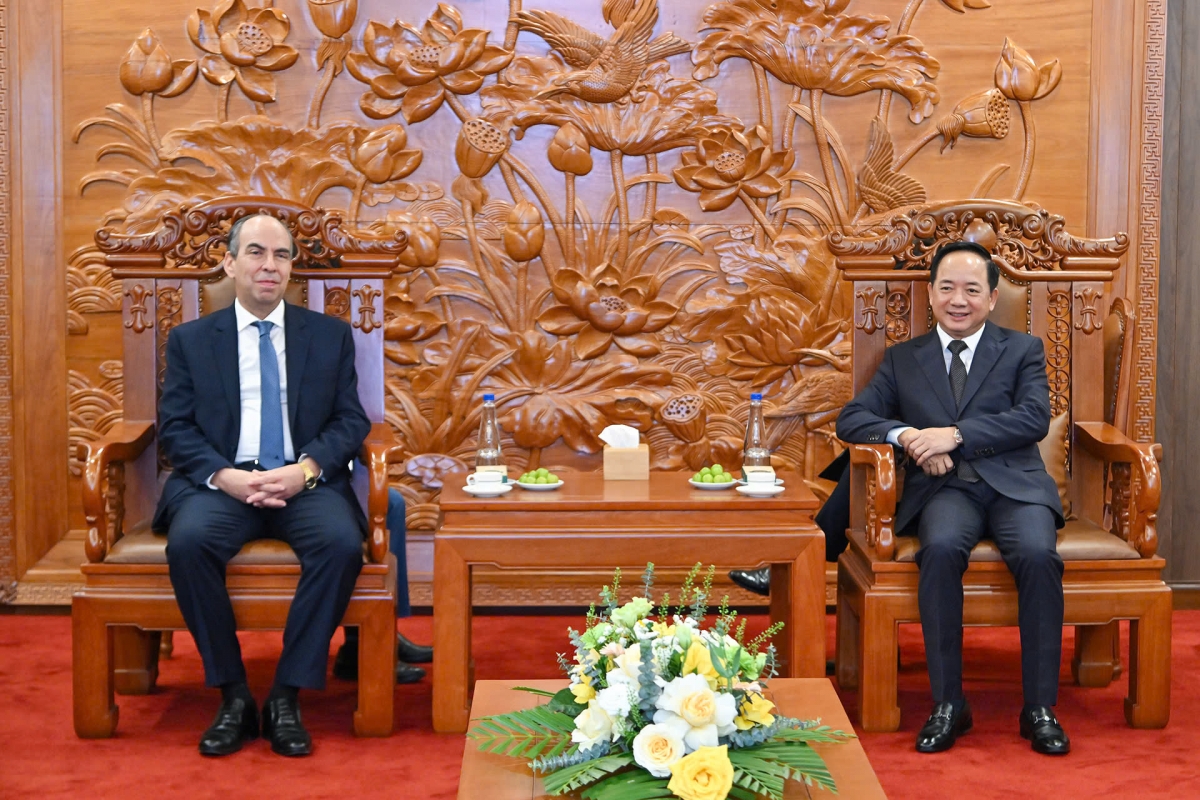 Pôa Trịnh Văn Quyết tơdah pôa Rogelio Polanco Fuente