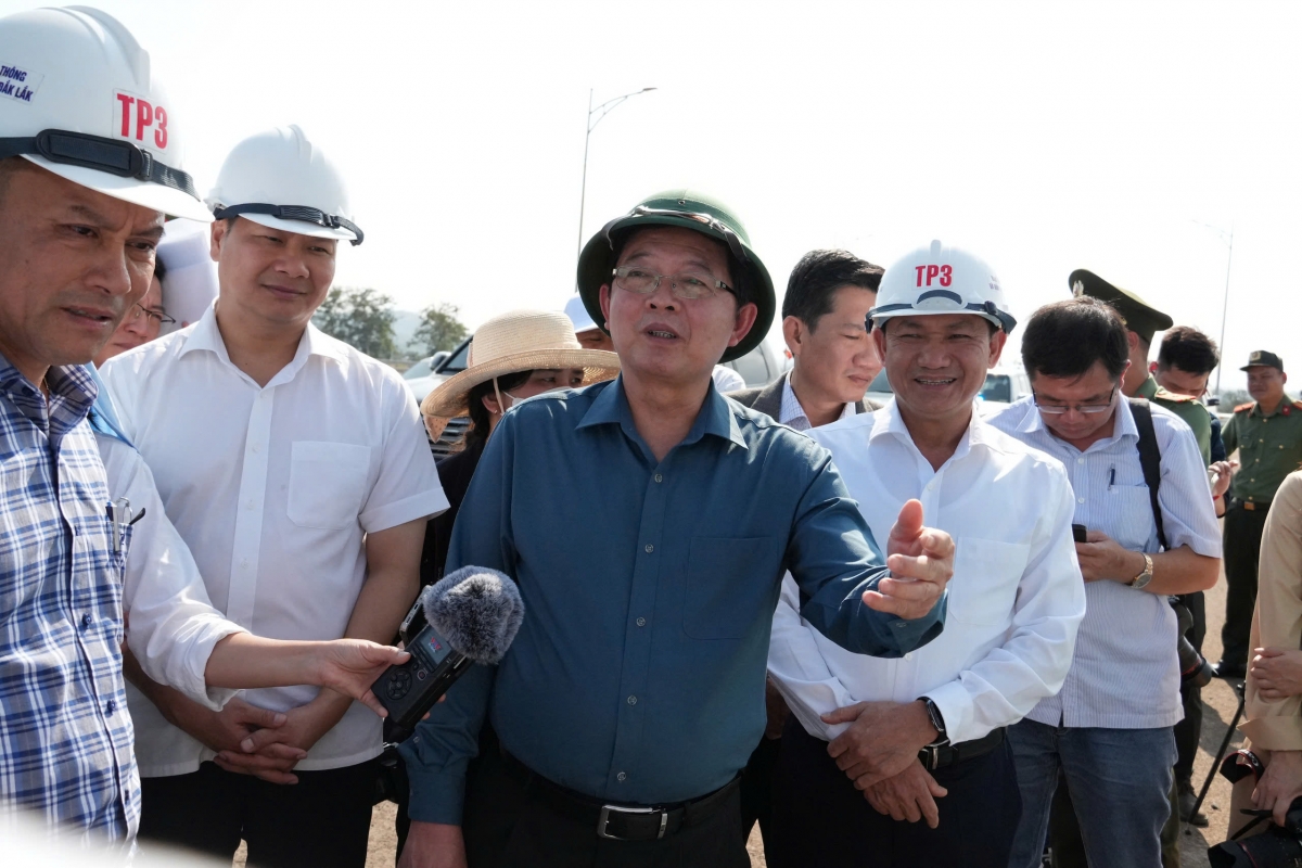 Phŏ ngế pro xiâm hnê ngăn tơnêi têa pơkâ thế mâu tíu pêi cheăng mơdêk rĕng mơjiâng pro troăng kâ tơdrăng lĕm