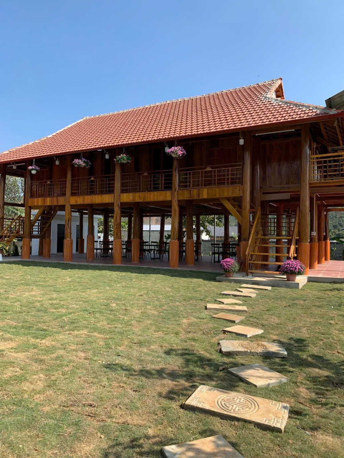 Nhà sàn hiện nay đã được cách tân theo hướng hiện đại hơn