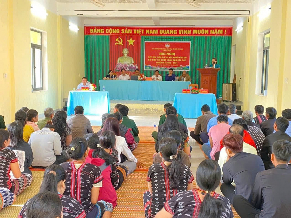 Xã Tây Giang tổ chức lấy ý kiến của cử tri. Ảnh Alăng Bhố 