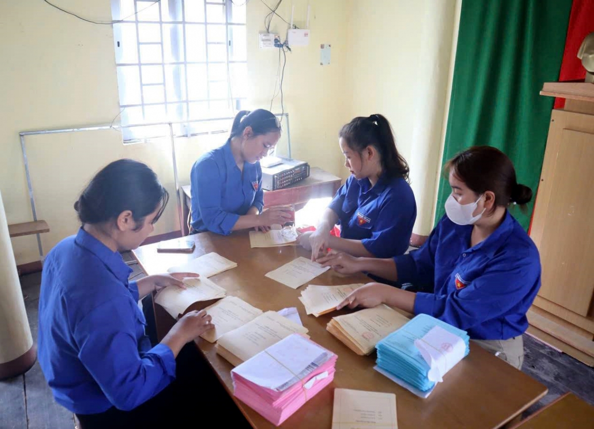 Droh rơtăm hbrâ kơtâ phĭu hbrâ djâ troh kŏng mơngế ki tâ phĭu hâi tâ phĭu.