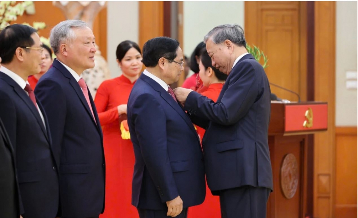 Tổng Ƀí thư ồng Tô Lâm jào Huân cương Cồng nha lơh geh ling klàng dê khà Dùl mờ jào Sơlong 40 nam Đảng pà Thủ tướng ồng Phạm Minh Chính in