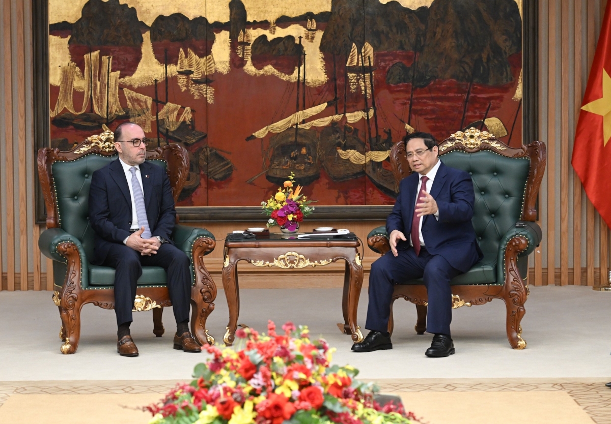 Pôa Phạm Minh Chính, Ngế pro xiâm hnê ngăn tơnêi têa tơdah pôa Khalid Ali Abdullah Abel, kăn teăng mâ kong têa Qatar