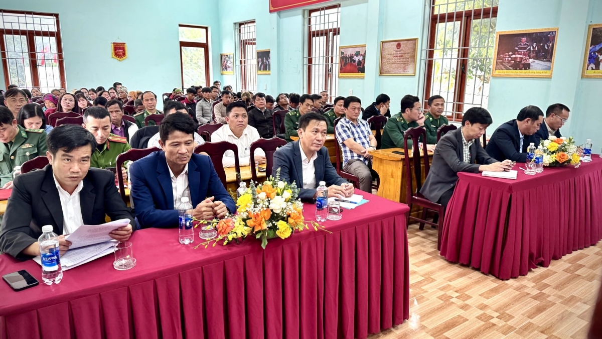 Cử tri xã Thượng Trạch tham dự hội nghị - Ảnh: Quang Ngọc